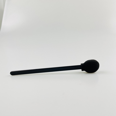 L'astuce ronde de mousse tamponne les adhésifs excédentaires propres de poignée noire après collage