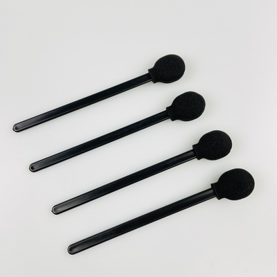 L'astuce ronde de mousse tamponne les adhésifs excédentaires propres de poignée noire après collage