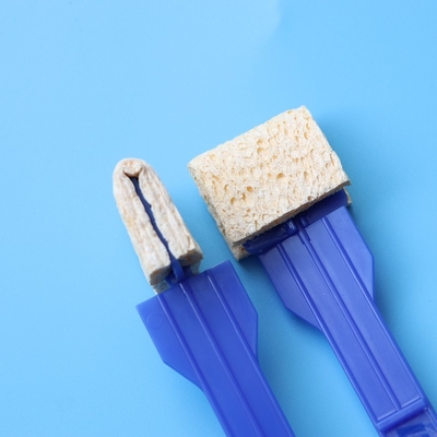 La collection de spécimen élevée d'éponge d'absorptivité tamponne le bâton monté