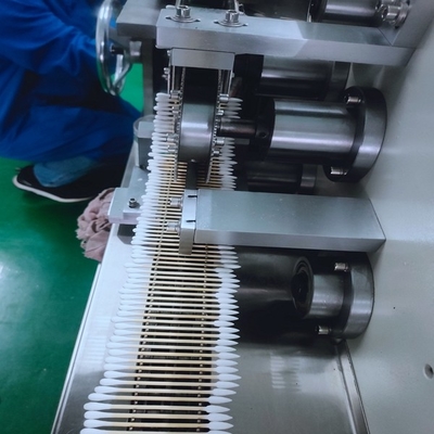 Machine automatique de lavage de coton en acier inoxydable Couleur naturelle électrique 100 écouvillons par minute Capacité
