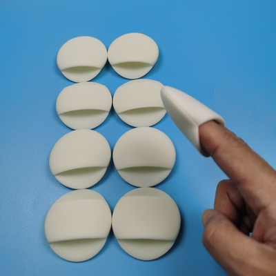 Des tampons à usage unique pour le maquillage à base d'éponge ronde et douce pour les soins du visage