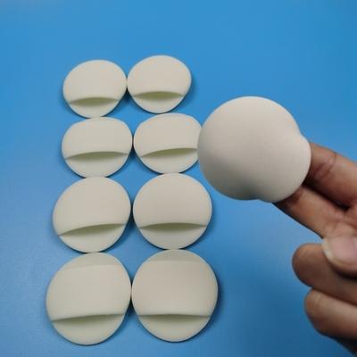 Des tampons à usage unique pour le maquillage à base d'éponge ronde et douce pour les soins du visage