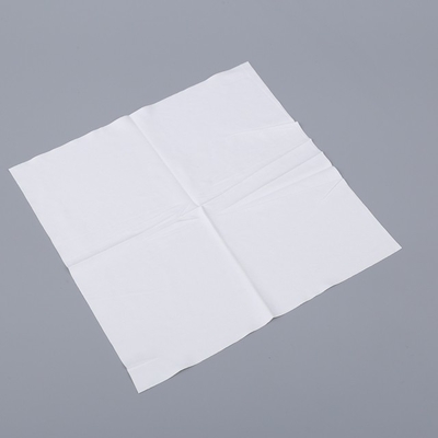 Le Cleanroom non pelucheux de polyester jetable industriel essuie le logo fait sur commande 120g/m2