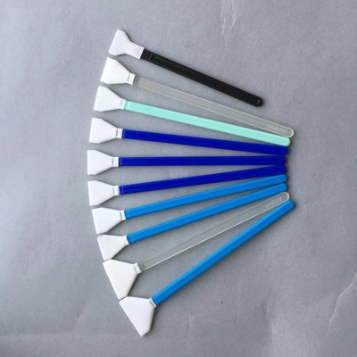 Bâton blanc de vert de mousse d'écouvillon incliné par éponge de rectangle