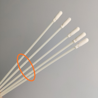 La collection de spécimen oronasale d'écouvillon tamponnent les écouvillons médicaux jetables de mousse