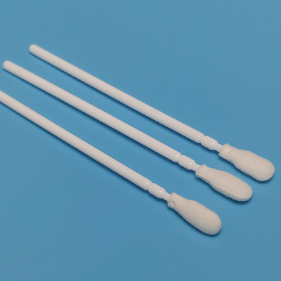 Écument l'écouvillon nasal rassemblé par individu oral de collection de bouche d'astuce, prélevant l'écouvillon assemblé