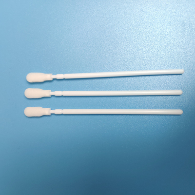 Écument l'écouvillon nasal rassemblé par individu oral de collection de bouche d'astuce, prélevant l'écouvillon assemblé