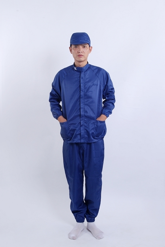 Ensemble uniforme col montant antistatique parfait pour les professionnels de l'électronique et de la pharmacie en environnements contrôlés