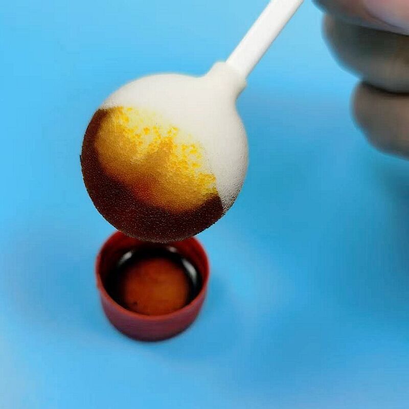 Éponge de nettoyage de plaie à haute capacité de fluide: poignée de 105 mm avec une grande tête ronde pour une gestion efficace des exsudats