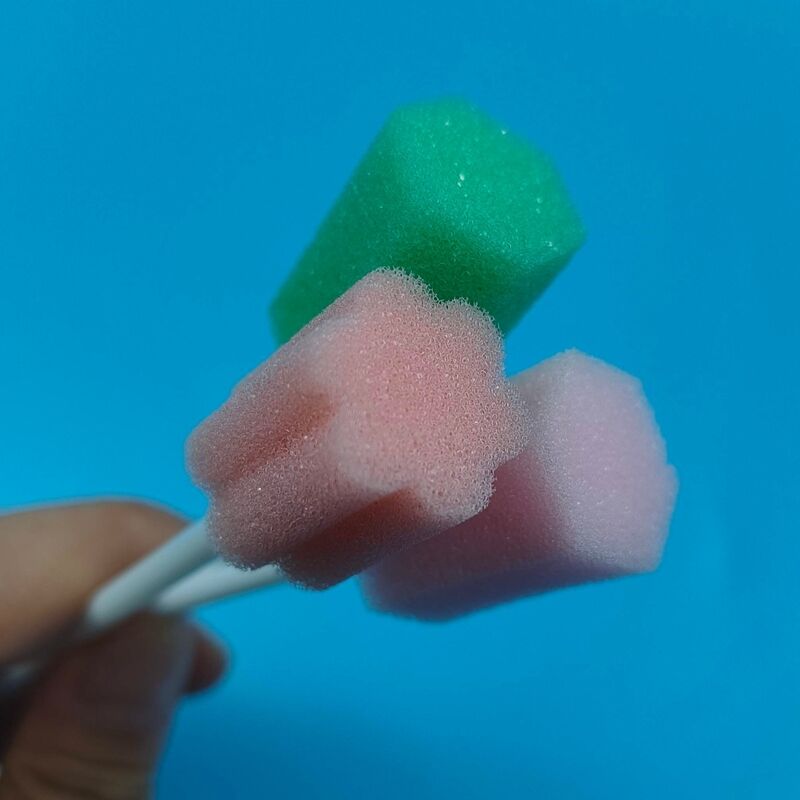 Bâtonnet blanc en PP emballé individuellement pour le nettoyage de la bouche, hygiène, écouvillon éponge en forme de fleur, écouvillon de nettoyage pour brosse à dents